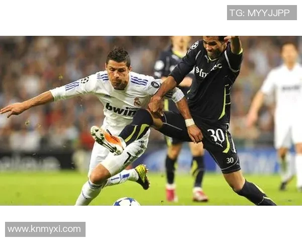 足球明星洗脚视频揭秘背后的感人故事与温暖瞬间