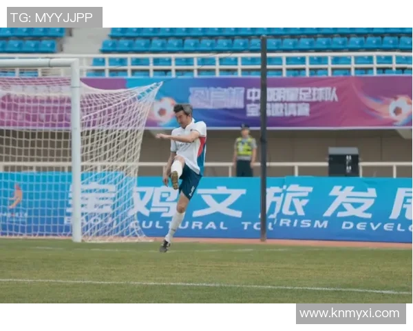 足球明星复古风格照片展现女生魅力与激情的完美结合